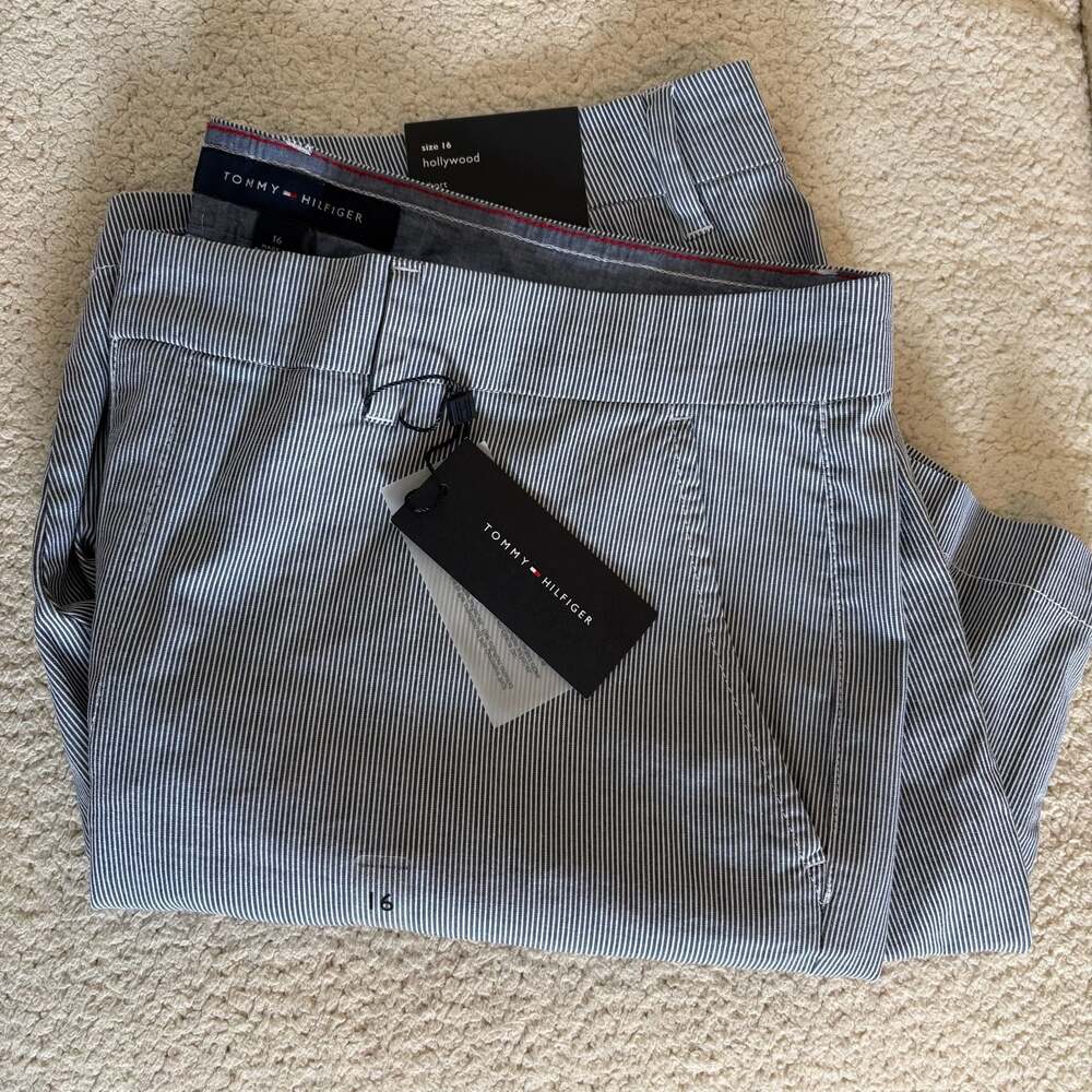 Tommy Hilfiger Women's Hollywood 9-inch Striped Chino Shorts Size 16